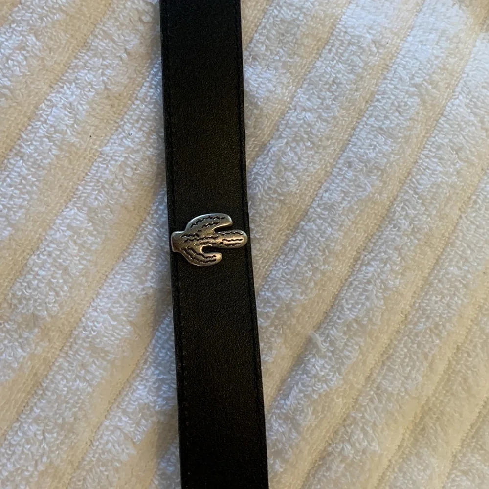English Bridle Womens Black Leather Belt. Size M Cactus Theme/Brushed Nickel.